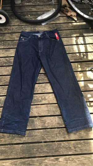 DNGRS jeans  - Dessa jeans har väldigt bra denim ser bra ut kondition är 8/10 bra baggy fit dessa va mina favorit byxor but they gotta go. Ska sälja dessa för en steal eftersom dessa kostar mer än vad säljer dem 