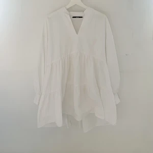 Klänning - Vit sommarklänning🩷