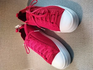 Helt nya Native Röda sneakers 42  - Helt nya Native Röda sneakers 42 unisex 