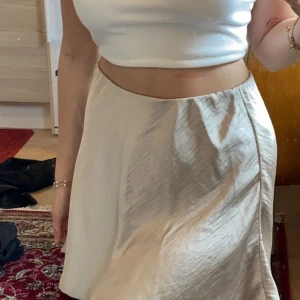 Silk skirt  - vit sidenkjol