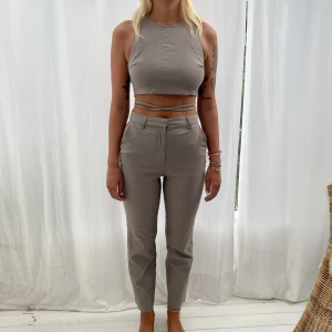 Sett - Super snyggt sett från NA-KD, använt vid ett tillfälle🤍🤍