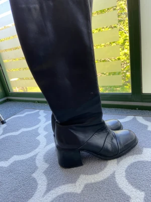 Boots - Svarta boots i väldigt fint skick:)