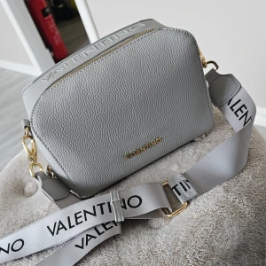 Väska valentino - Nyskick då den enbart blivit använd 2 ggr!