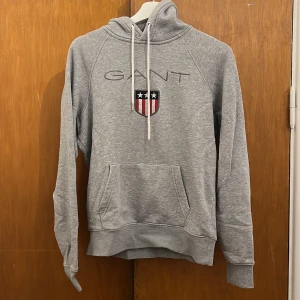 Gant hoodie - Nypris 1095, mitt pris 300kr