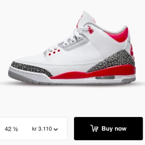 Jordan 4 - Nästan helt nya Jordan tre endast använda 2 gånger vid intresse kan jag skicka fler bilder original pris 3100 från restock 