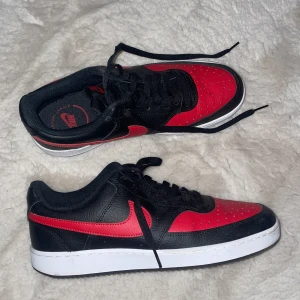 Nike  - Nike low, knappt använda. Riktigt fina 