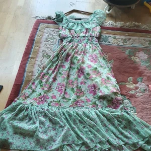 Off shoulder klänning - I bra skick