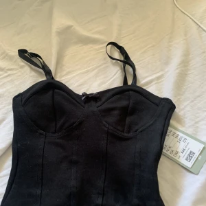 Linne från HM - En jätte fint linne från HM i storlek XXS passar ej mig då den är för liten , ej använd . 