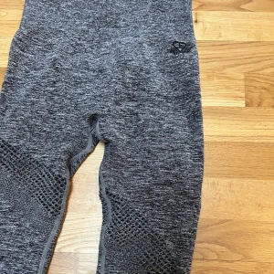 Engineered life Tights - Knappt använda, seamless med ”nät-tyg” 