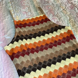 Klänning  - Härlig klänning från Vila som endast använt en gång ❤️🧡💛