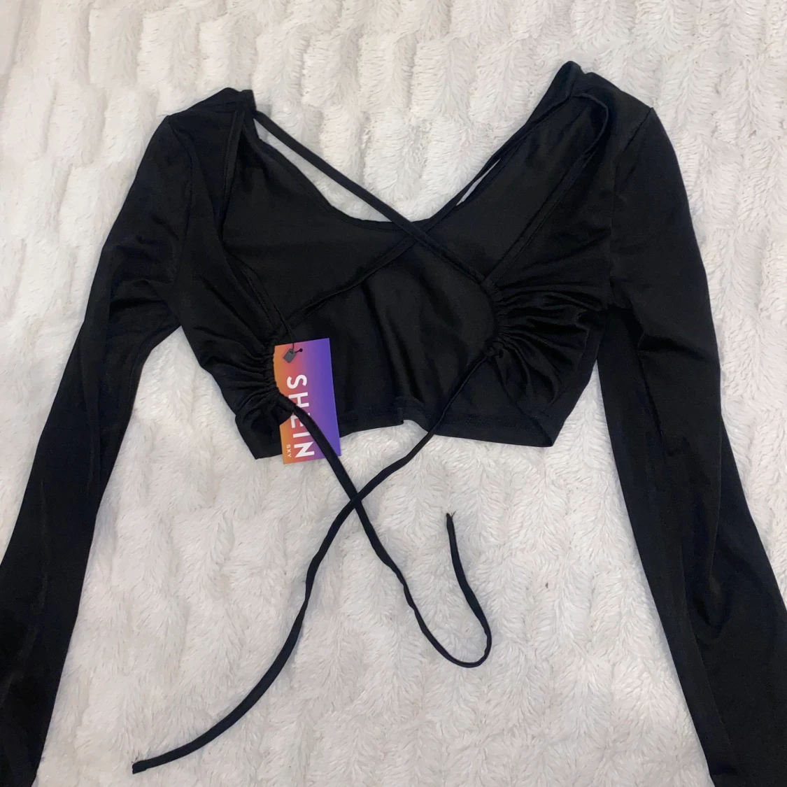 Svart crop top  öppen rygg med snöre - 90