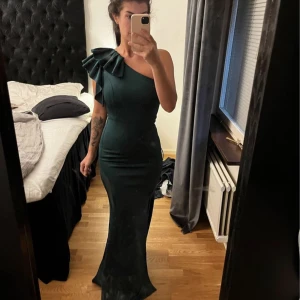 Festklänning - Jätte fin klänning i storlek S endast använd några timmar