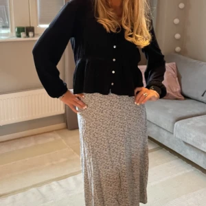 Lång kjol Brandy Melville  - Lång kjol i ljusblått från Brandy Melville 