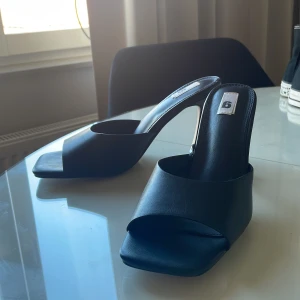 Klackskor mules  - Svarta klackskor från gina. Använda 1 gång