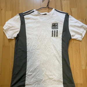 Adidas t shirt - Bra skick  