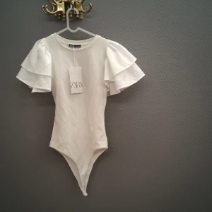 Zara volang Body  - Zara volang Body Aldrig använt, helt ny med prislapp på  Storlek S