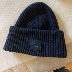 Acne mössa  - Marinblå acmemössa ❤️❤️ 