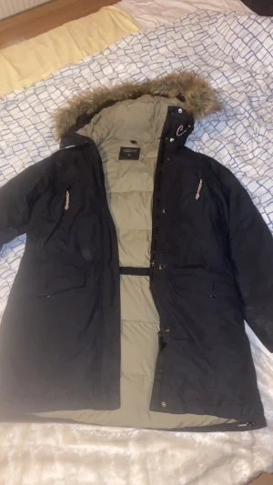 Peakjacka - Säljer denna peak jacka pga andvänds inte så är i bra skick. Pris går att diskutera men nypris är ca 6000/7000