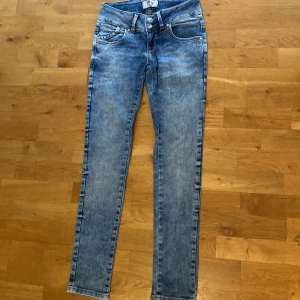 LTB low waist jeans - Säljer mina ltb jeans. De är i mycket bra skick och jag säljer de för att de är för små.