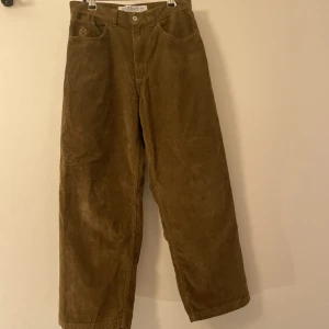 Polar Big Boy Manchesterbyxor - Baggy manchesterbyxor från Polar Skate Co i nyskick! Använts endast en gång då de inte passade. Nypris 1350-1800kr, pris kan diskuteras.