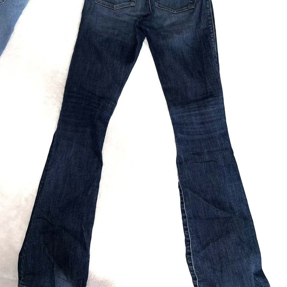 Super snygga lågmidjade jeans från Victoria beckham(bootcut)😍 . Jeans & Byxor.