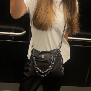 Väska - Säljer min Stella liknade väska då jag inte använder den längre🥰skriv för fler bilder🫶🏽