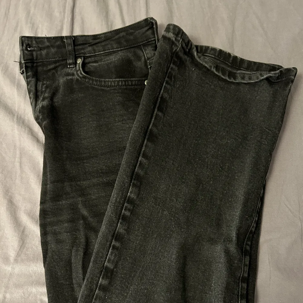 Jeans från Madlady, säljes då dom inte används längre. . Jeans & Byxor.