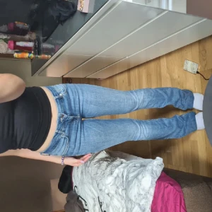 Zara jeans - Jättefina low waist zara jeans💕100kr+59kr frakt