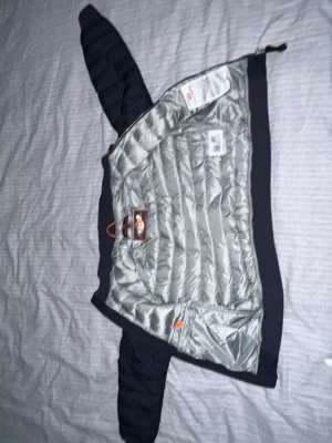 PARAJUMPER - Parajumper säljs (ÄKTA), Köpt för liten inga repor eller inget helt ny kan skicka mer bilder i privat! Intresserad? skriv!