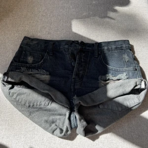 One teaspoon shorts - Jättefina shorts från One teaspoon, modellen Bandit. Använda 1 gång så shortsen är i nyskick. 🦋
