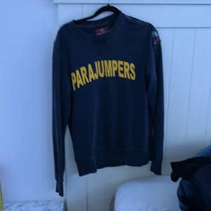 Parajumper sweatshirt  - Skick 8,5/10  Kvitto finns tyvärr inte  Nypris 1800  Storleken är som S 