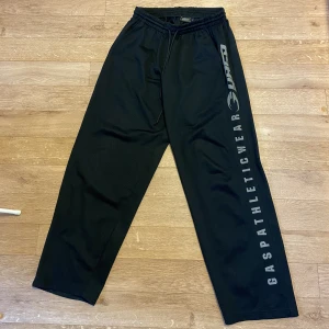 Gasp-byxor - Träningsbyxor från Gasp som är i nyskick. 