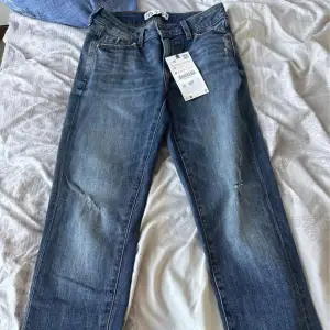 Helt nya zara jeans säljer pga fel storlek