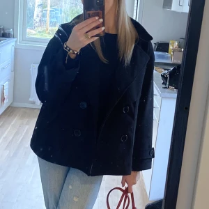 Kort kappa från DesignBySi - Kort kappa från DesignBySi, inköpt förra hösten, storek S/M