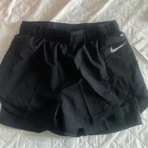 Shorts från Nike som aldrig varit till användning i storlek xs