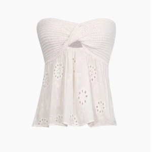 Stickad topp XS - Jättesöt stickad sommartopp med gulliga broderier.☀️❤️Prislappen är kvar och aldrig använd! 