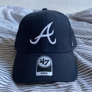 New area baseball keps - En helt ny keps inte andvänd säljs för att den inte kommer till ändvändning skriv för frågor om fler bilder kan gå ner i pris vid snabbaffär!😊