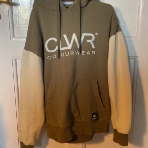 Hoodie - Jätte fin hoodie i strl s. Säljer för att den aldrig kommer till användning. Gratis frakt💕