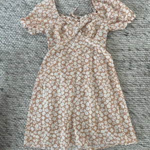 Klänning  - Skön och fin miniklänning 