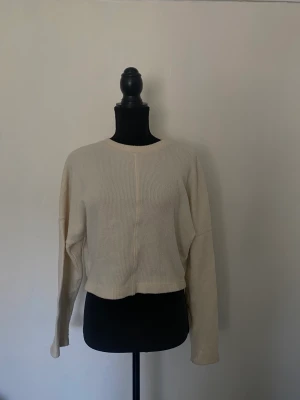 Beige tröja - Beige tröja från GinaTricot! Nyskick, använd 1-2 gånger. 