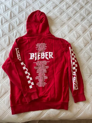 Justin Bieber Purpose Tour Merch - Hoodie i storlek M.  Från HM Justin Bieber Purpose Tour Merch.  Knappt använd, tvättad en gång.  Köparen står för frakt