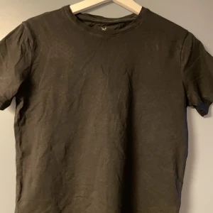 Svart t shirt  - Super svart tshirt (sport)