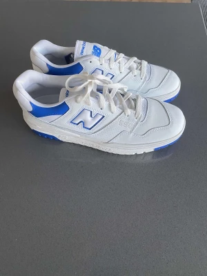 New balance 550 - Säljer dessa supersnygga och fräcka new balance 550 skorna. De är helt oanvända. Skriv via frågor och annat😊