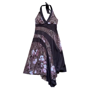 y2k klänning - såå fin flowy halterneck klänning med reflekterande paljetter o glitter 😍Köparen står för frakt! Använd gärna ”köp nu” 💓