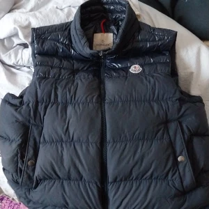 Moncler väst - Bra skick 