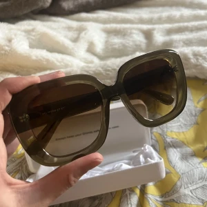 Chimi solglasögon modell 108 - Superfina solglasögon i modell 108 från Chimi. I jättebra skick, köpt på Vinted, men tyckte inte de passade mig så säljer vidare. 