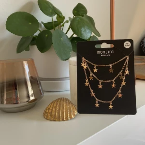 Halsband🤟🏼💗😘🙌🏼 - Säljer nu detta halsband ifrån moniti (ur&penn)❤️❤️säljer p.ga. att det ej kmr till användning, finns säkert någon dör ute som har mer nytta av det💘