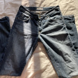 Bootcut jeans  - Fina Lågmidjade bootcut jeans från Lee. Köparen står för frakten. 💛