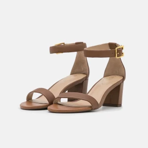 Ralph Lauren waverli nappa leather sandal - Storlek 39, otroligt mjuka och bekväma. Köpt i fel färg på Zalando och därför helt oanvända! Nypris 1295:-