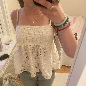 Sommar-linne - Detta söta linnet passar perfekt nu till sommaren!! 💕💕 Det är från BikBok och jag köpte det för ca ett år sen,, skriv om du har fler frågor, prisförslag eller något annat 😘😘😘